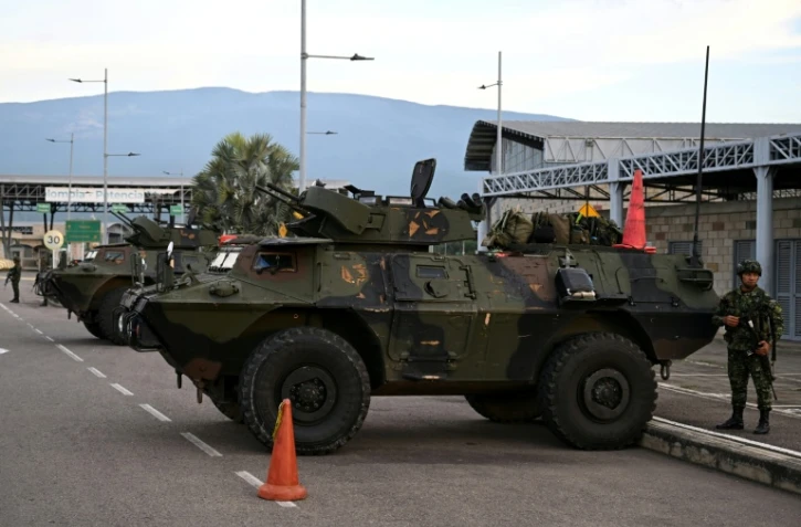Des soldats colombiens en faction au point de passsage de Cucuta, à la frontière avec le Venezuela, le 3 janvier 2026 