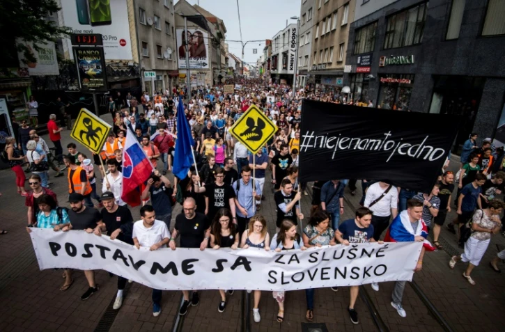 Des milliers de Slovaques manifestent le 4 mai 2018 à Bratislava pour réclamer des élections anticipées et pour la liberté des médias