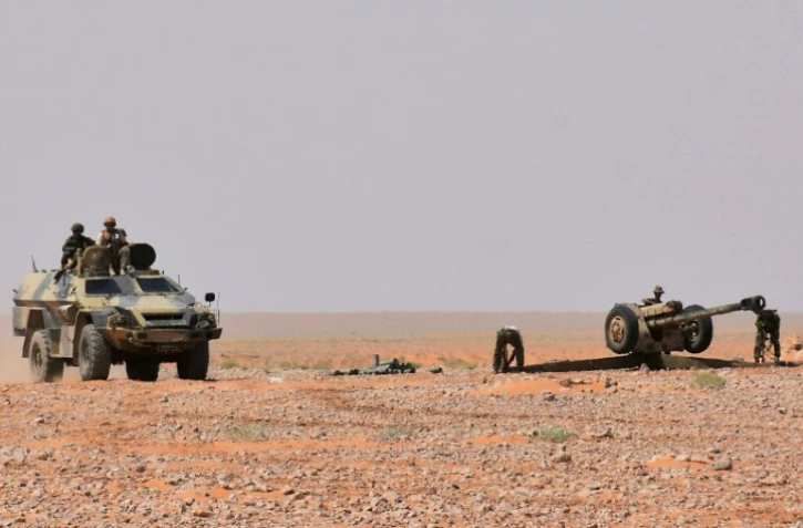Les forces gouvernementales mettent en place une batterie à Bir Qabaqib, à plus de 40 km de Deir Ezzor, le 4 septembre 2017 