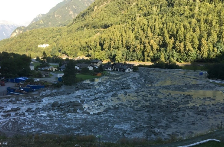 Le village suisse de Bondo après un glissement de terrain, sur une photo fournie le 24 août 2017 par la police cantonale des Grisons 