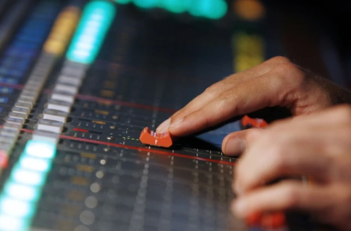 Un technicien radio