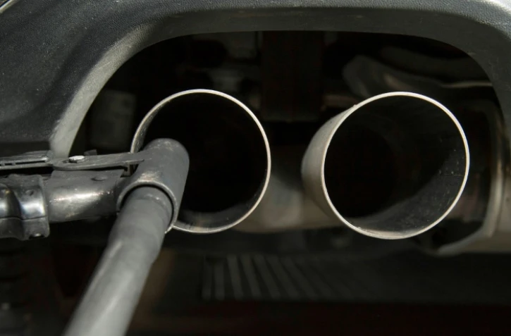 Un test d'émission sur une Volkswagen Golf 2,0 litre diesel le 7 août 2017 à Ludwigsburg, en Allemagne