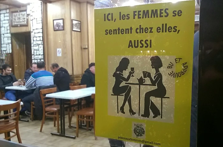 Une affiche du collectif "Place aux femmes" dans un bar d'Aubervilliers, le 23 février 2016 