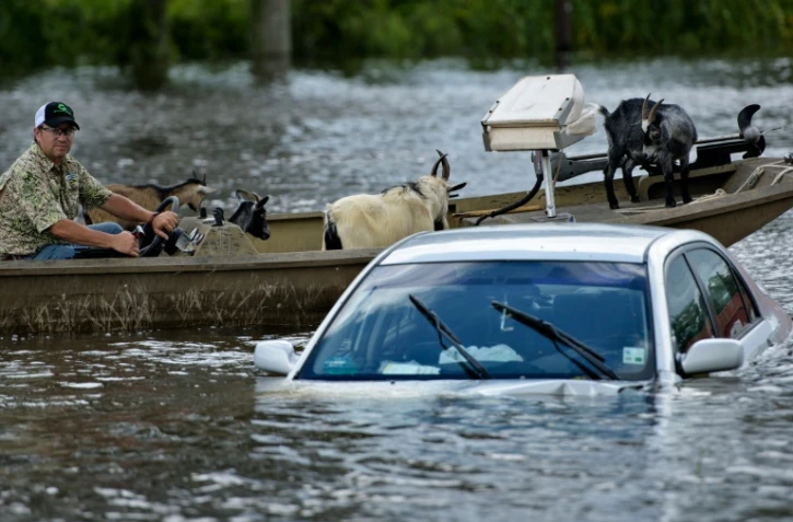 Une voiture noyée sous les eaux à Gonzales en Louisiane, le 16 août 2016