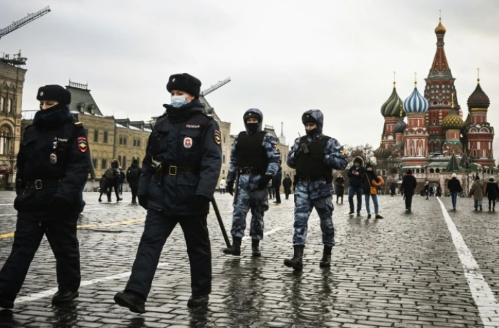 Des policiers et membres des forces anti-émeute russes sur la place Rouge le 25 janvier 2021