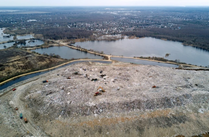 Vue aérienne d'une décharge à ciel ouvert, à Timokhovo, près de Moscou, le 23 avril 2019 