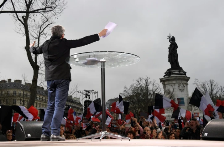 Le chef de file de "La France insoumise" Jean-Luc Melenchon lors de la manifestation à Paris pour la 6e République, le 18 mars 2017 à Paris