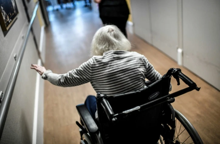 Deux ans après le scandale des Ehpad Orpea, c'est au tour du groupe privé Emera d'être accusé de manquement par des familles et de "maltraitance" par la CGT