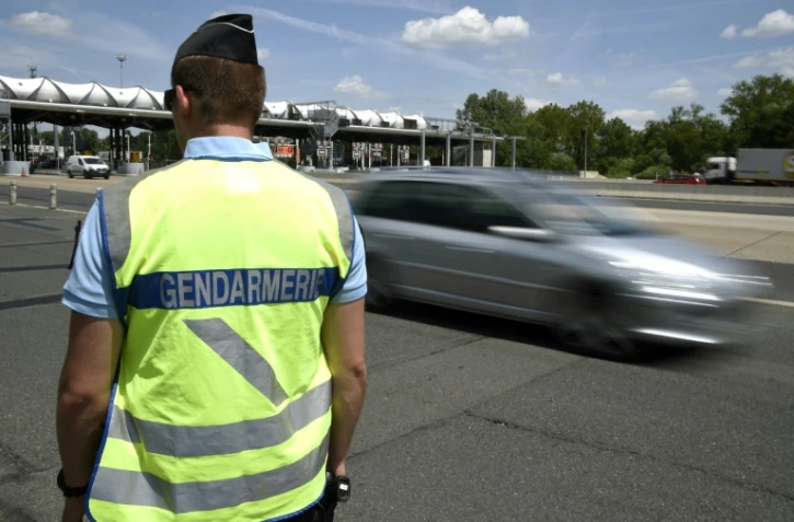 Un gendarme le 8 juillet 2016 à l'entrée de l'A6 à Fleury-en-Bière 