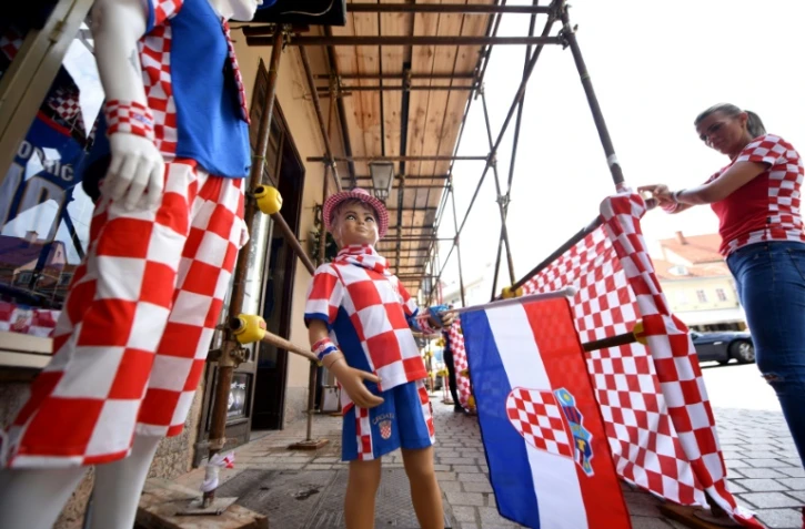 Une boutique de souvenirs aux couleurs de l'équipe nationale de Croatie, le 13 juillet 2018 à Zagreb