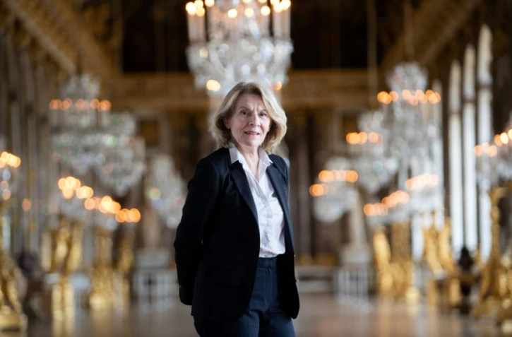 La présidente de l'établissement public qui gère le château de Versailles Catherine Pégard dans la fameuse Galerie des Glaces, le 17 mai 2021