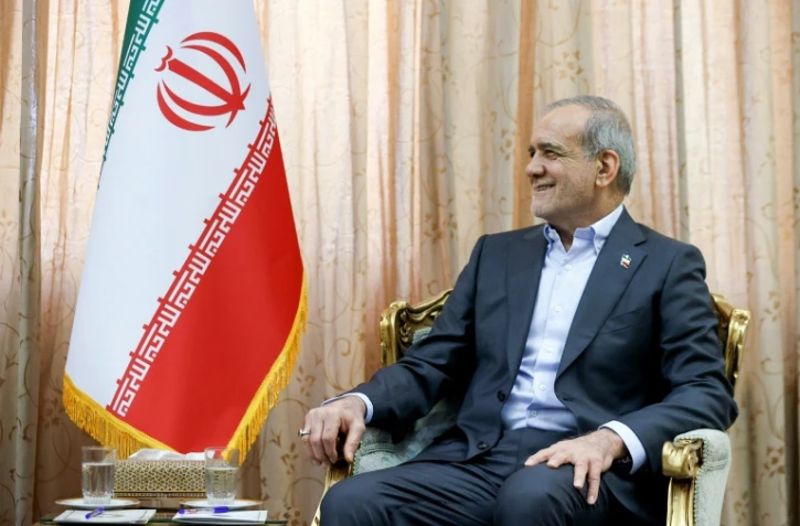 Photo diffusée par la présidence iranienne, le 23 mai 2026, montrant le président iranien Masoud Pezeshkian, lors d'une réunion à *téhéran