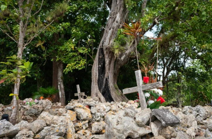 Le cimetière privé de la famille Roussas aux Abymes, en Guadeloupe, le 31 octobre 2025