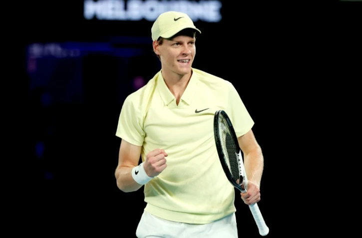 L'Italien Jannik Sinner, victorieux de l'Américain Ben Shelton en demi-finale de l'Open d'Australie, le 24 janvier 2025 à Melbourne 
