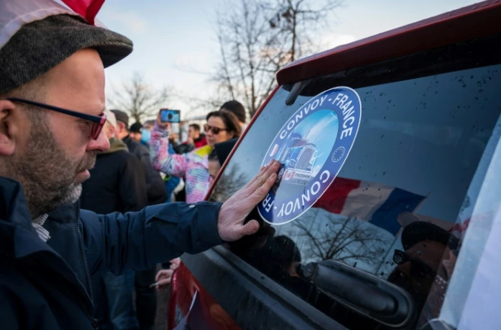 Des participants au "Convoi de la liberté" prennent la route en direction de Paris, le 11 février 2022 à Strasbourg, dans le Bas-Rhin