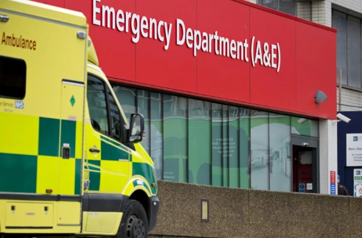 Une ambulance est garée devant les urgences de l'hôpital St Thomas à Londres, le 13 janvier 2017