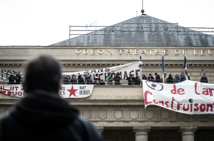 Des intermittents du spectacle au Théâtre de l'Odéon à Paris, le 25 avril 2016