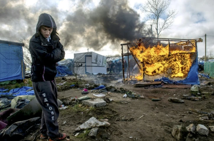 Des abris incendiés le 3 mars 2016 dans la "Jungle" à Calais