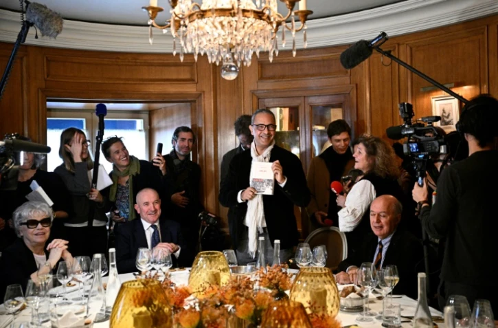 L'écrivain Kamel Daoud, lauréat du prix Goncourt pour son roman "Houris", au restaurant Drouant à Paris, le 4 novembre 2024
