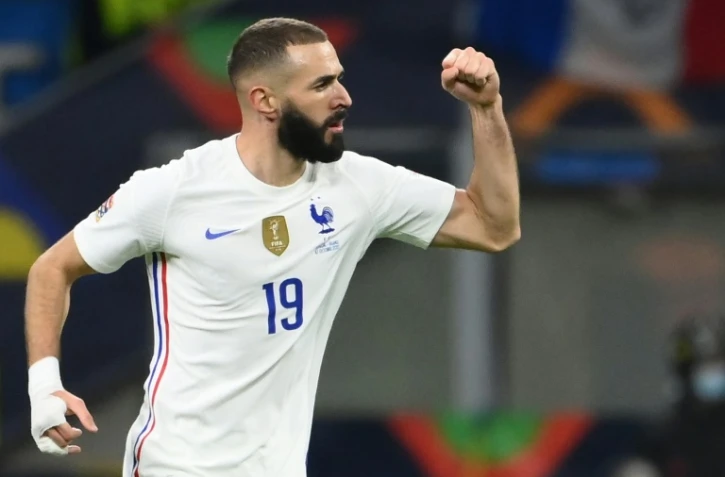 Karim Benzema célèbre son but contre l'Espagne, celui de l'égalisation des Bleus en finale de la Ligue des Nations à Milan, le 10 octobre 2021 
