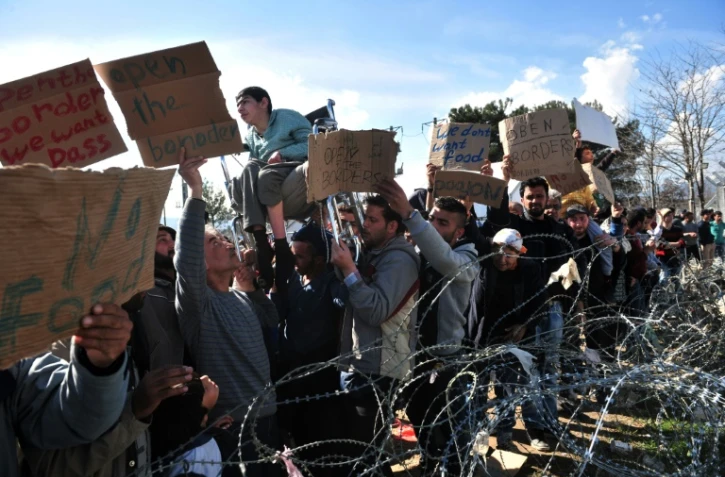 Des migrants bloqués le 27 février 2016 à Idomi dans le nord de la Grèce