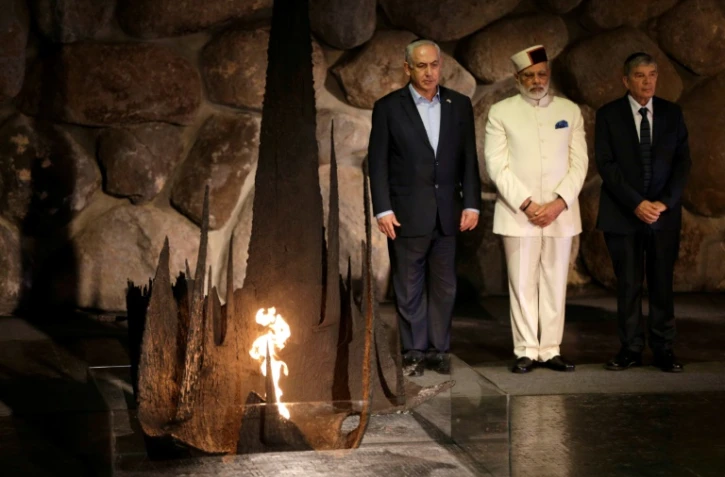 Le Premier ministre israélien Benjamin Netanyahu et son homologue indien au mémorial de l'Holocauste de Yad Vashem à Jérusalem, le 4 juillet 2017