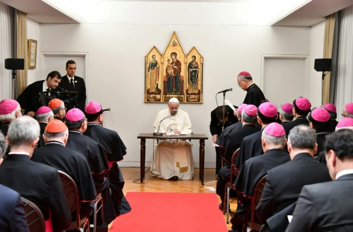 Le pape François rencontre des évêques à la nonciature apostolique à Tokyo le 23 novembre 2019