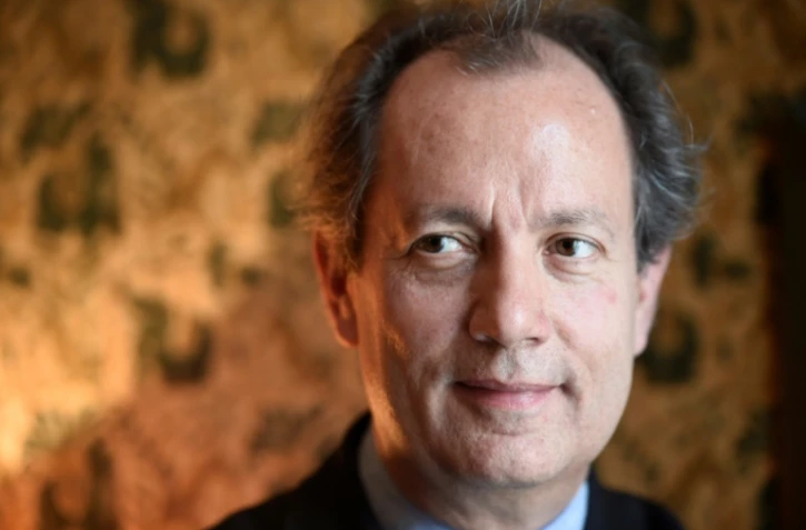 Jean-René Van der Plaesten lauréat du Prix Interrallié pour "La nostalgie de l'honneur", à Paris le 22 novembre 2017