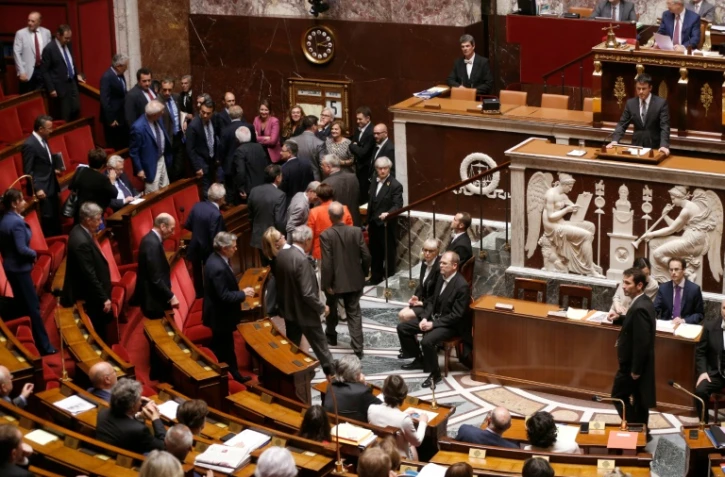 Des députés quittent l'Assemblée nationale lors du discours Premier ministre Manuel Valls engageant le 49-3 sur la loi travail, le 5 juillet 2016