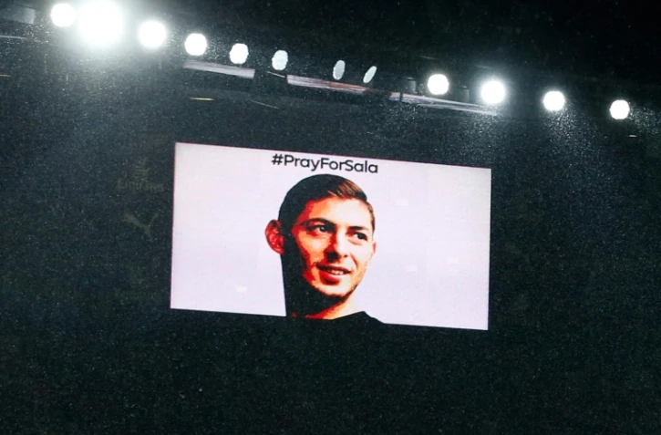 Minute de silence à l'Emirates Stadium en hommage à Emiliano Sala, avant le match entre Arsenal et Cardiff City, le 29 janvier 2019