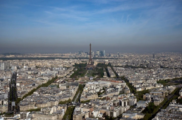 Vue sur paris depuis la tour Montparnasse, en avril 2019