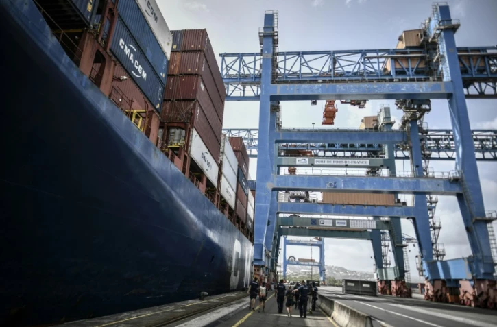 e déficit commercial de la France s'est nettement creusé en février, à 7,2 milliards d'euros, selon les douanes, en raison d'importations en hausse et d'exportations en baisse