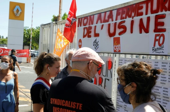Réunion de syndicalistes devant l'usine Renault à Choisy-le-Roi, le 29 mai 2020 pour dénoncer les pertes d'emplois