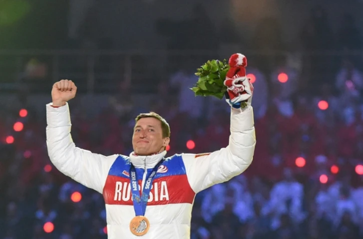 Le fondeur russe Alexander Legkov sur le podium après sa victoire lors du 50 km, le 23 février 2014 aux JO de Sotchi