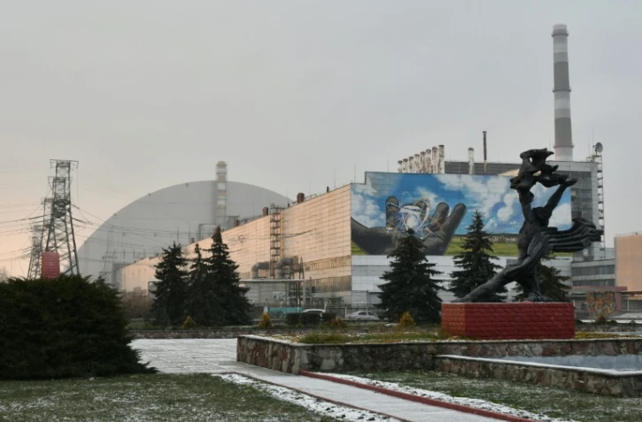 Le sarcophage au-dessus duq uatrième réacteur de la centrale nucléaire de Tchernobyl, en Ukraine, le 8 décembre 2020
