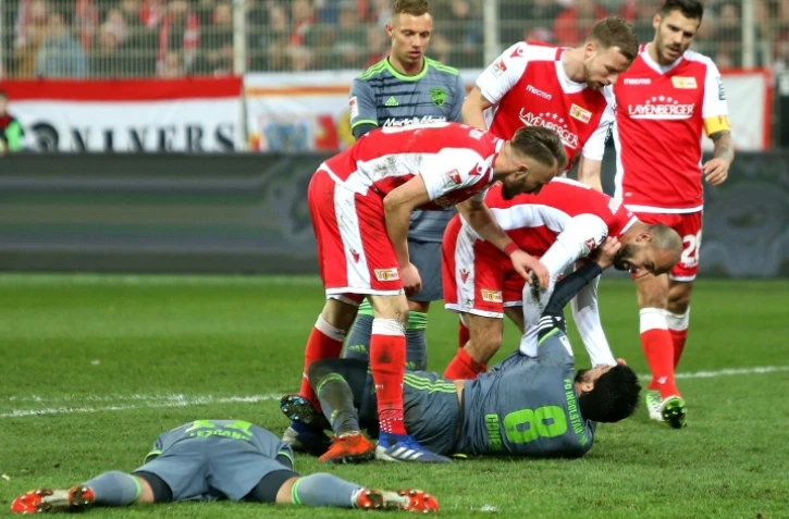 Le milieu de terrain israélien du FC Ingolstadt, Almog Cohen, à terre, lors d'un match en 2e division allemande, le 8 mars 2019 à Berlin 
