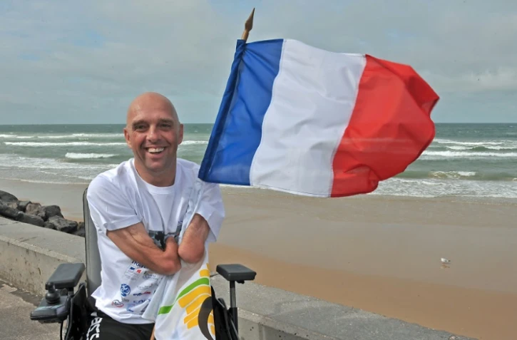 Philippe Croizon après sa traversée de la Manche, le 20 septembre 2010 à Wissant dans le le Pas-de-Calais