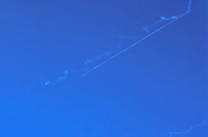Un missile tiré depuis l'Iran dans le ciel de Naplouse, en Cisjordanie occupée le 19 juin 2025
