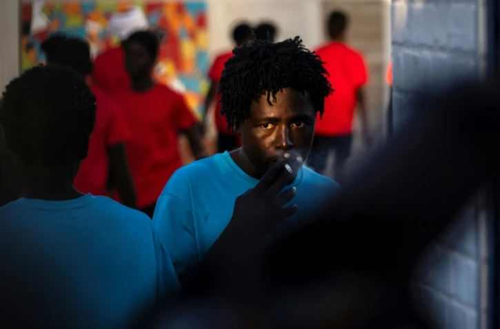 Un migrant clandestin soudanais dans un centre de rétention dans l'enclave espagnole de Melilla, le 24 juin 2022