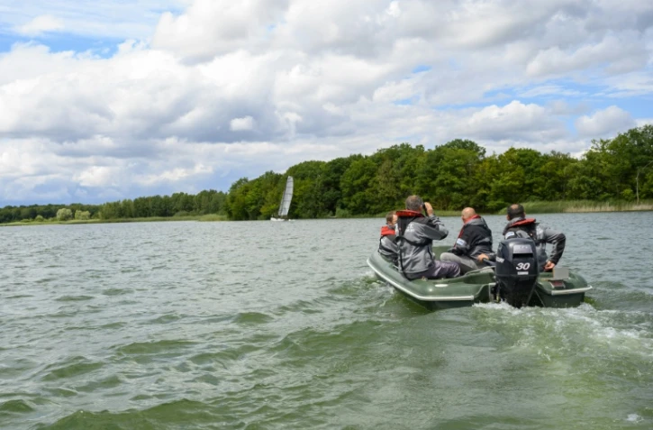 Une patrouille de l'OFB sur le lac de Madine le 2 juillet 2020