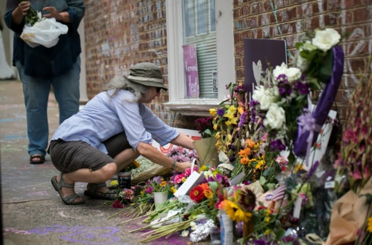 Hommage à Heather Heyer, manifestante antiraciste tuée dans des heurts avec les suprématistes blancs, à Charlottesville, en Virginie, aux Etats-Unis, le 11 août 2018
