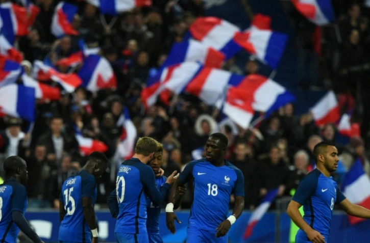Kingsley Coman et ses coéquipiers célèbrent le but de 4-2 face à la Russie au Stade de France, le 29 mars 2016
