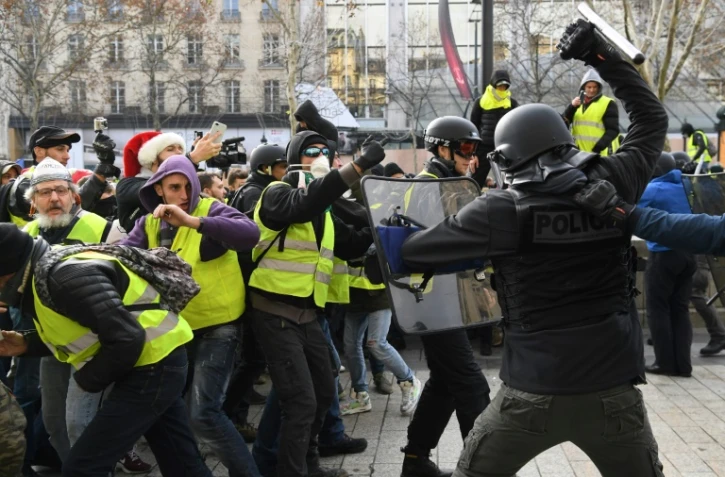 Affrontements entre policiers et "gilets jaunes" le 8 décembre 2018, près de l'Arc de Triomphe