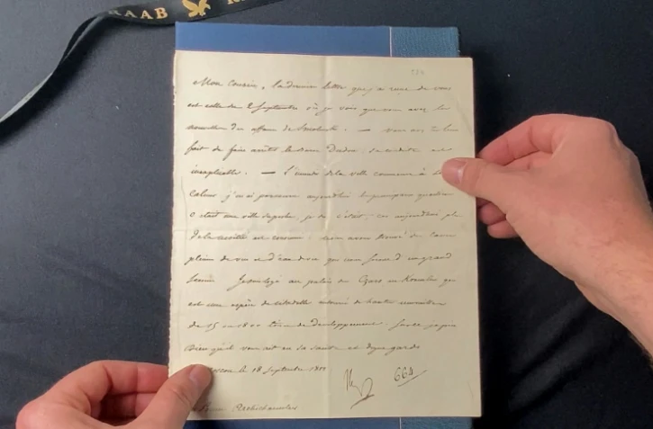 Photo non datée, diffusée par Raab Collection à Philadelphie, d'une lettre de 1812 écrite par l'empereur français Napoléon Ier lors de la campagne de Russie