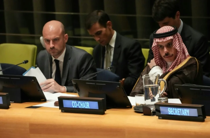 Le ministre français des Affaires étrangères Jean-Noël Barrot (à gauche), le 28 juillet 2025 au siège de l'ONU, à New York