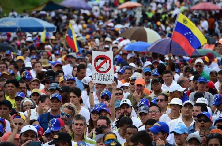 Des centaines de milliers de Vénézuéliens manifestent contre le gouvernement du président Nicolas Maduro, le 26 octobre 2016 à Caracas