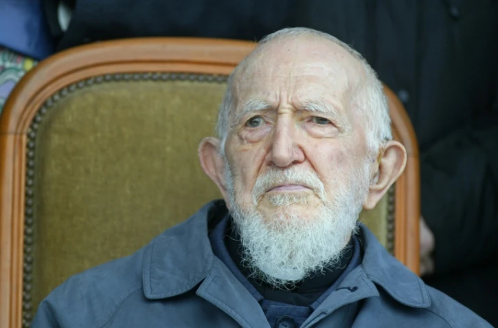 L'abbé Pierre le 1er février 2004 à Paris