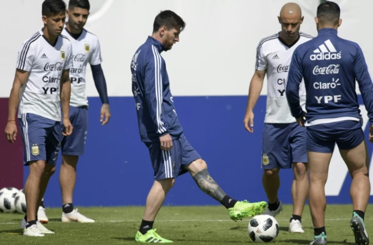 L'attaquant vedette de l'Argentine Lionel Messi contrôle le ballon lors d'une séance d'entraînement à Bronnitsy, le 20 juin 2018  