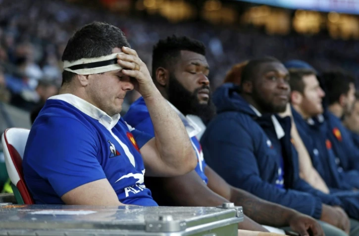 Les joueurs du XV de France,  dépités, lors de la défaite devant l'Angleterre en Six Nations à Twickenham, le 10 février 2019