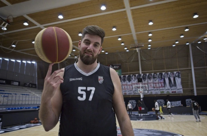 Le basketteur professionnel Vincent Pourchot à la Halle Monconseil, à Tours le 13 avril 2022
